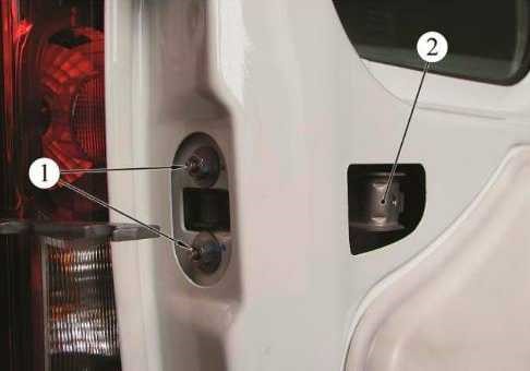 Замена стекла двери на автомобиле Toyota Avensis