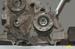 Нива 2131 отрывает подушки раздатки. Крышка раздатки нива шевроле. Раздаточная коробка нива 2121. Как заменить раздатку нива шевроле. Вал задней крышки раздатки шевроле нива.