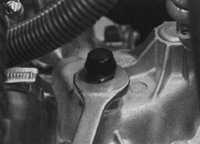  Проверка уровня масла в МКПП Opel Vectra B