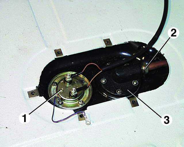Датчик бака газель. Датчик уровня топлива Волга 3110. Датчик уровня топлива Волга 31105. Топливная система Волга 3110 бака. Датчик уровня топлива ГАЗ 3110.
