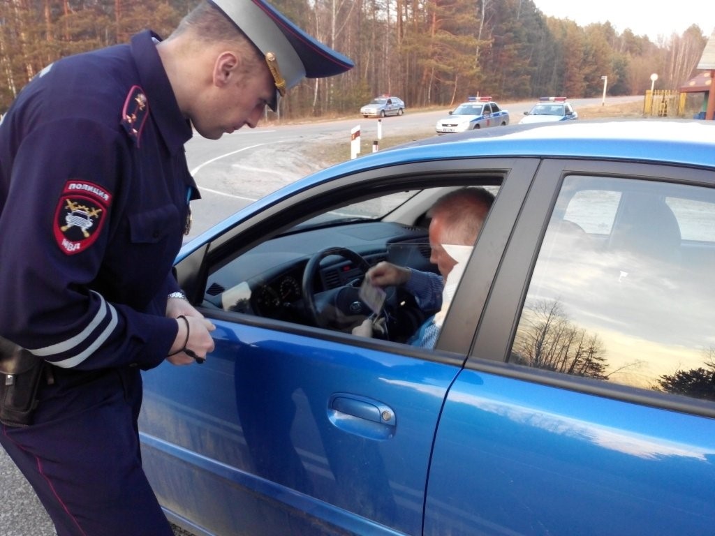 Инспекторами гибдд был остановлен автомобиль ваз 2110 под управлением гражданина д